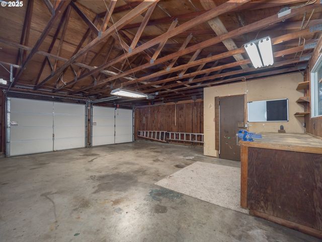 17055 Sw FLORENCE St, Beaverton, OR 97078