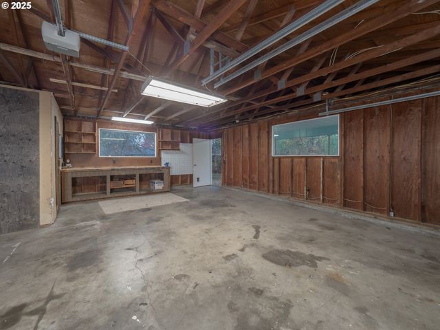 17055 Sw FLORENCE St, Beaverton, OR 97078