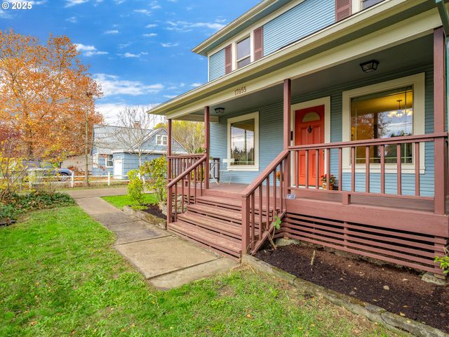 17055 Sw FLORENCE St, Beaverton, OR 97078