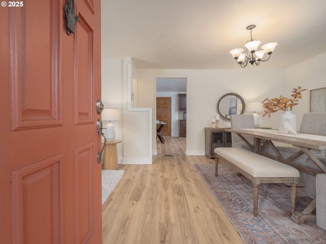 17055 Sw FLORENCE St, Beaverton, OR 97078