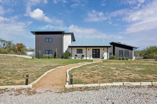 108 Schoolhouse LN, Spicewood, TX 78669