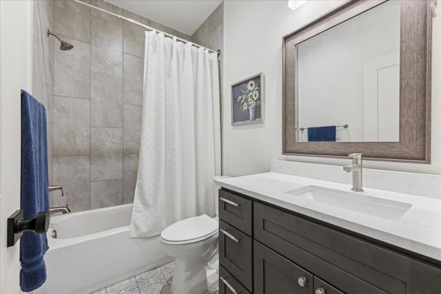 108 Schoolhouse LN, Spicewood, TX 78669