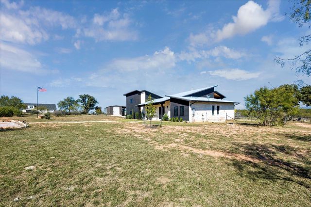 108 Schoolhouse LN, Spicewood, TX 78669