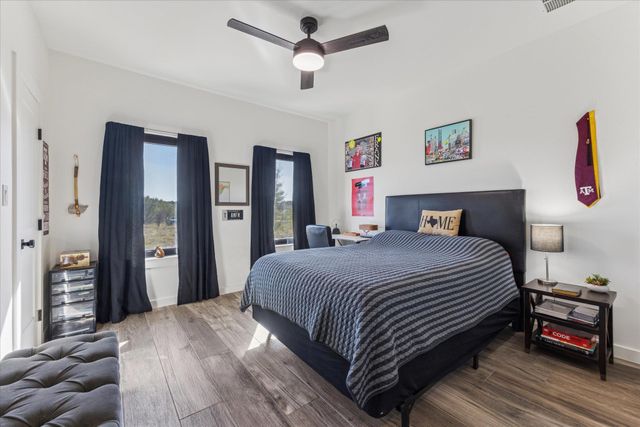 108 Schoolhouse LN, Spicewood, TX 78669