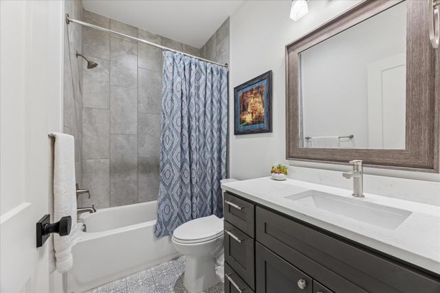 108 Schoolhouse LN, Spicewood, TX 78669