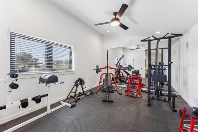 108 Schoolhouse LN, Spicewood, TX 78669