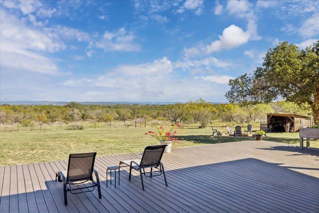 108 Schoolhouse LN, Spicewood, TX 78669