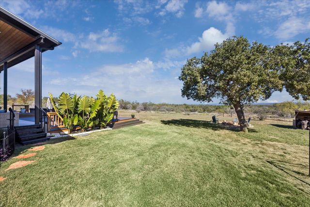 108 Schoolhouse LN, Spicewood, TX 78669