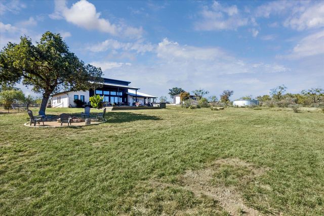108 Schoolhouse LN, Spicewood, TX 78669