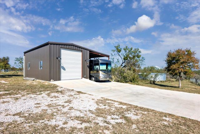 108 Schoolhouse LN, Spicewood, TX 78669