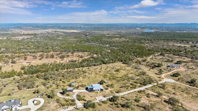 108 Schoolhouse LN, Spicewood, TX 78669