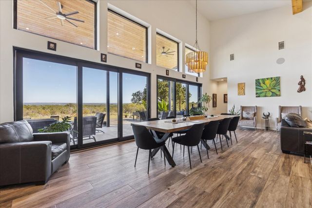 108 Schoolhouse LN, Spicewood, TX 78669