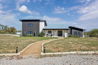 108 Schoolhouse LN, Spicewood, TX 78669