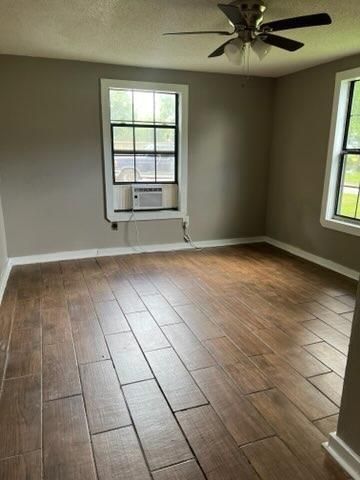 6710 Phillips Lane, Hitchcock, TX 77563