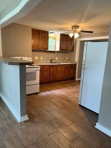 6710 Phillips Lane, Hitchcock, TX 77563