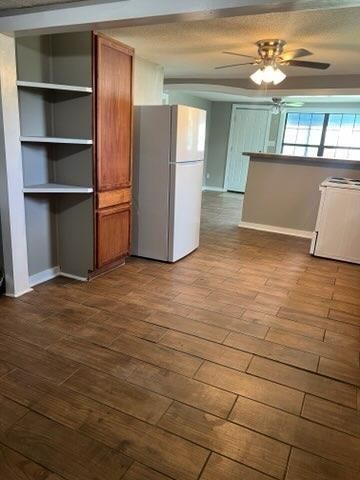 6710 Phillips Lane, Hitchcock, TX 77563
