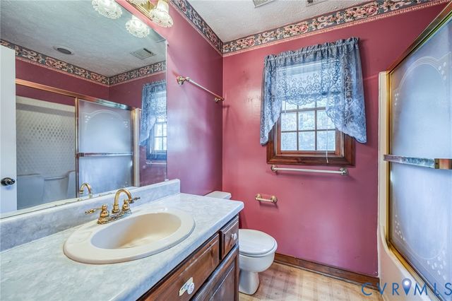 8910 Tunstall Rd, New Kent, VA 23124