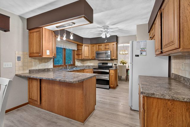 1555 Prairie Vista Drive, Bettendorf, IA 52722