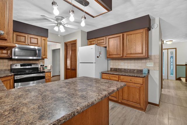 1555 Prairie Vista Drive, Bettendorf, IA 52722