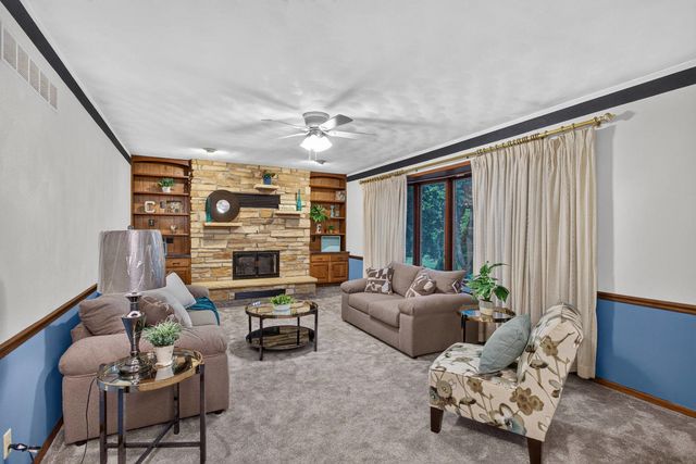 1555 Prairie Vista Drive, Bettendorf, IA 52722