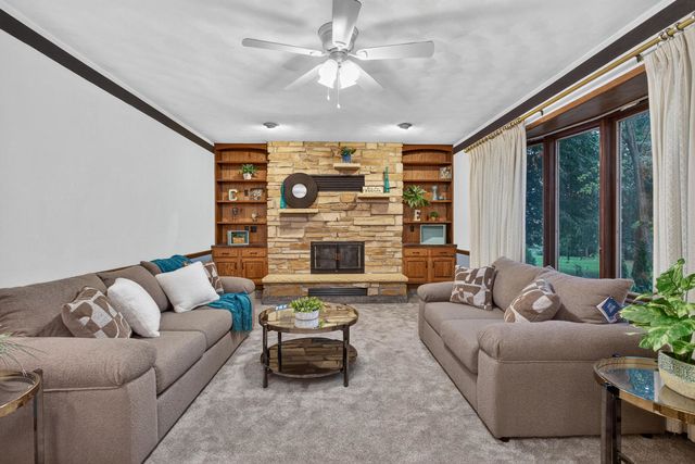 1555 Prairie Vista Drive, Bettendorf, IA 52722