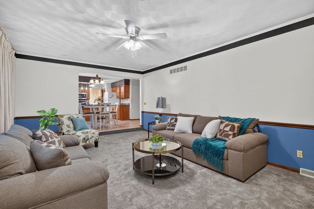 1555 Prairie Vista Drive, Bettendorf, IA 52722