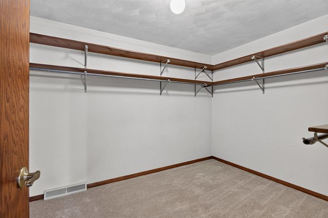 1555 Prairie Vista Drive, Bettendorf, IA 52722