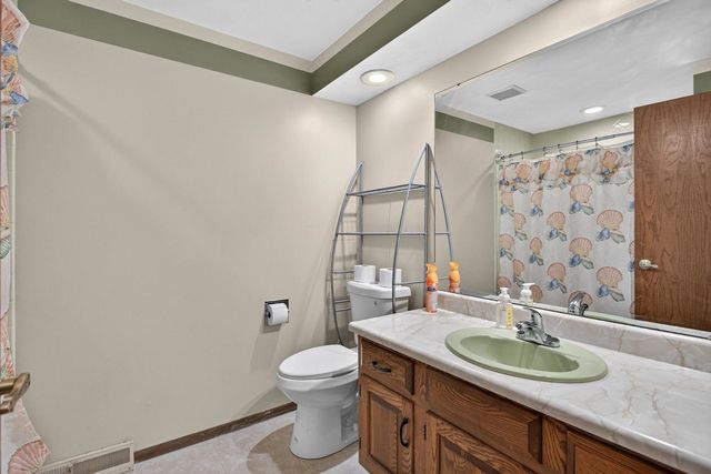 1555 Prairie Vista Drive, Bettendorf, IA 52722