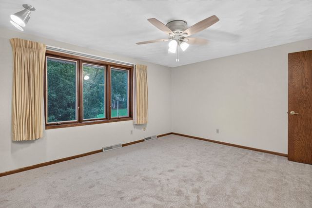 1555 Prairie Vista Drive, Bettendorf, IA 52722