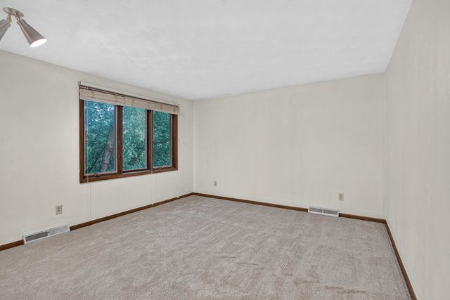 1555 Prairie Vista Drive, Bettendorf, IA 52722