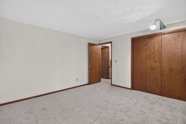 1555 Prairie Vista Drive, Bettendorf, IA 52722