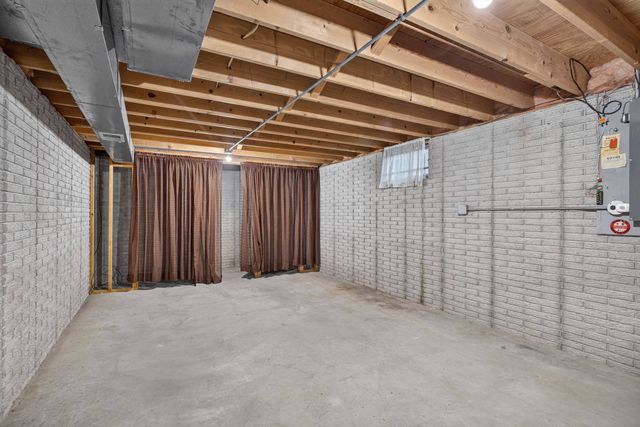 1555 Prairie Vista Drive, Bettendorf, IA 52722