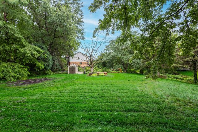 1555 Prairie Vista Drive, Bettendorf, IA 52722
