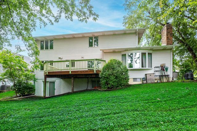1555 Prairie Vista Drive, Bettendorf, IA 52722