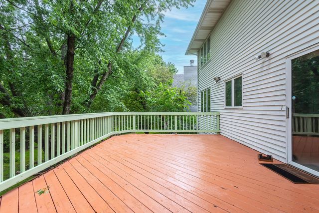 1555 Prairie Vista Drive, Bettendorf, IA 52722