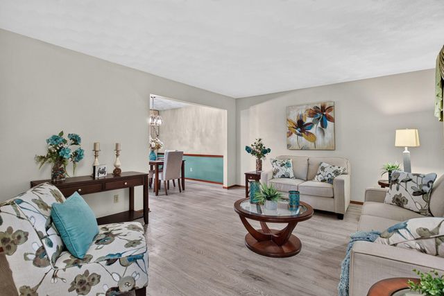 1555 Prairie Vista Drive, Bettendorf, IA 52722