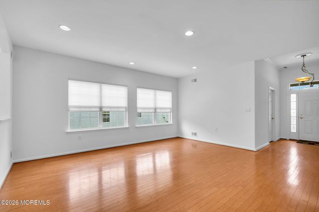 54 Drayton Road, Manchester, NJ 08759