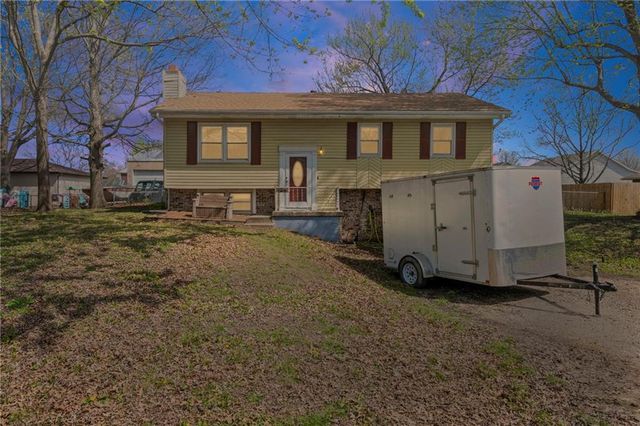 1405 S Vine Street, Holden, MO 64040