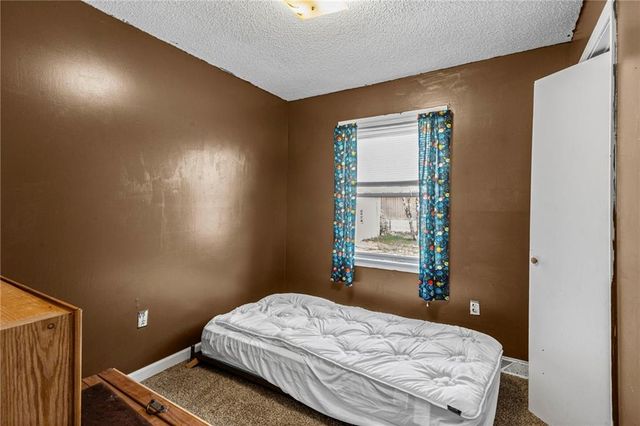 1405 S Vine Street, Holden, MO 64040