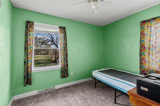 1405 S Vine Street, Holden, MO 64040