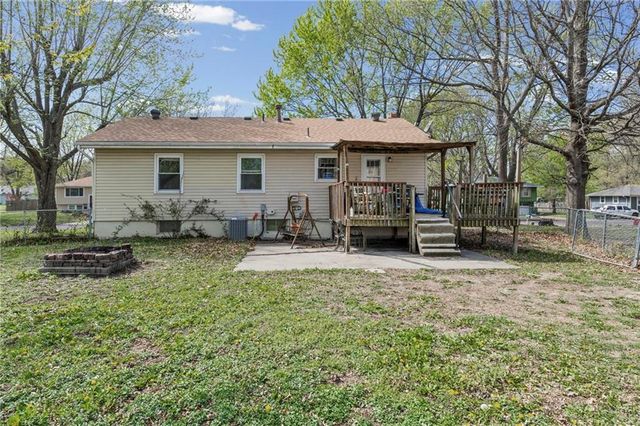 1405 S Vine Street, Holden, MO 64040