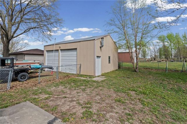 1405 S Vine Street, Holden, MO 64040