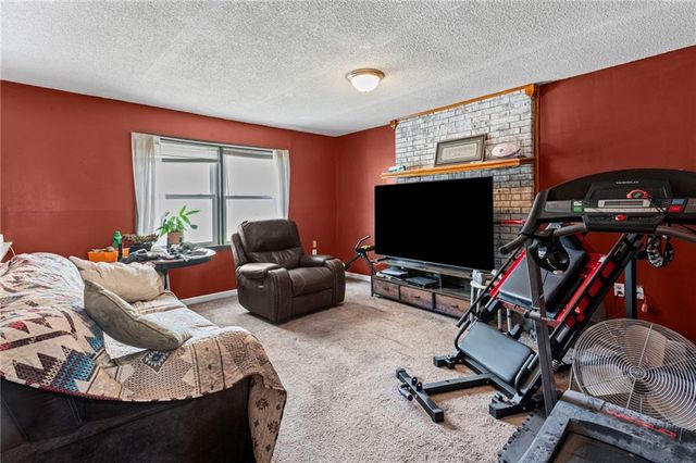 1405 S Vine Street, Holden, MO 64040
