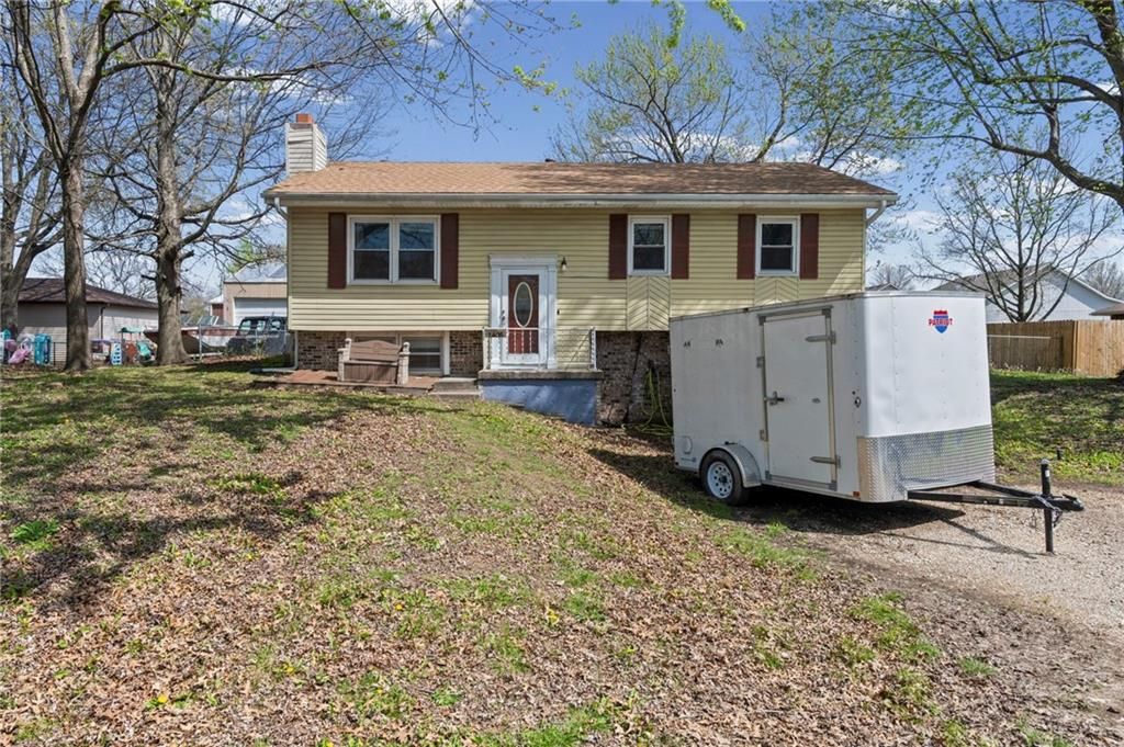 1405 S Vine Street, Holden, MO 64040
