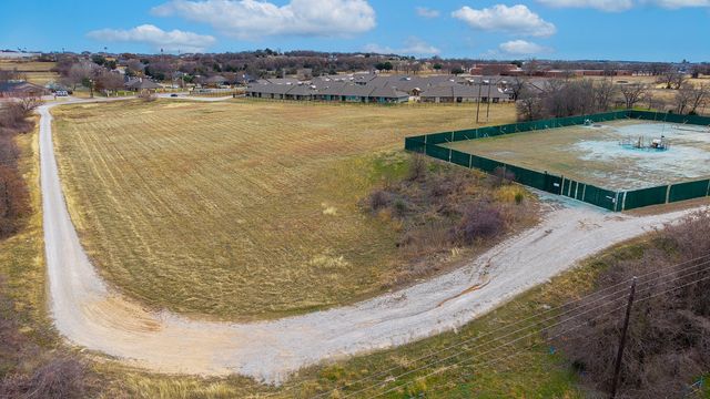 700 S Deer Park Road, Decatur, TX 76234