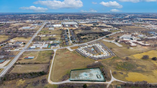 700 S Deer Park Road, Decatur, TX 76234