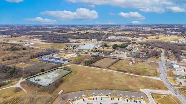 700 S Deer Park Road, Decatur, TX 76234