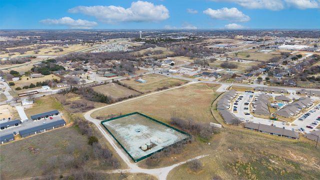 700 S Deer Park Road, Decatur, TX 76234