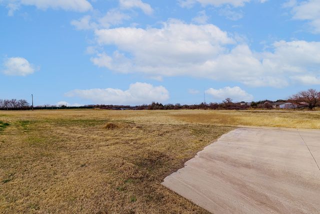 700 S Deer Park Road, Decatur, TX 76234