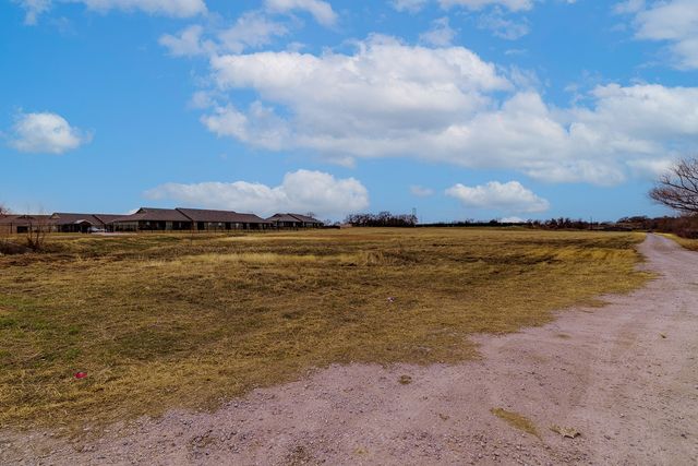 700 S Deer Park Road, Decatur, TX 76234